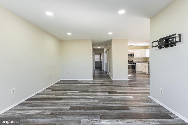 Building Photo - 9463 Ashton Rd