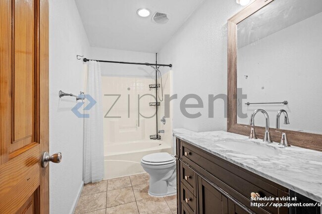 Building Photo - 8635 Lott St