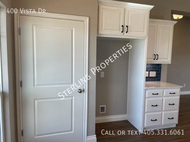 Building Photo - 400 Vista Dr