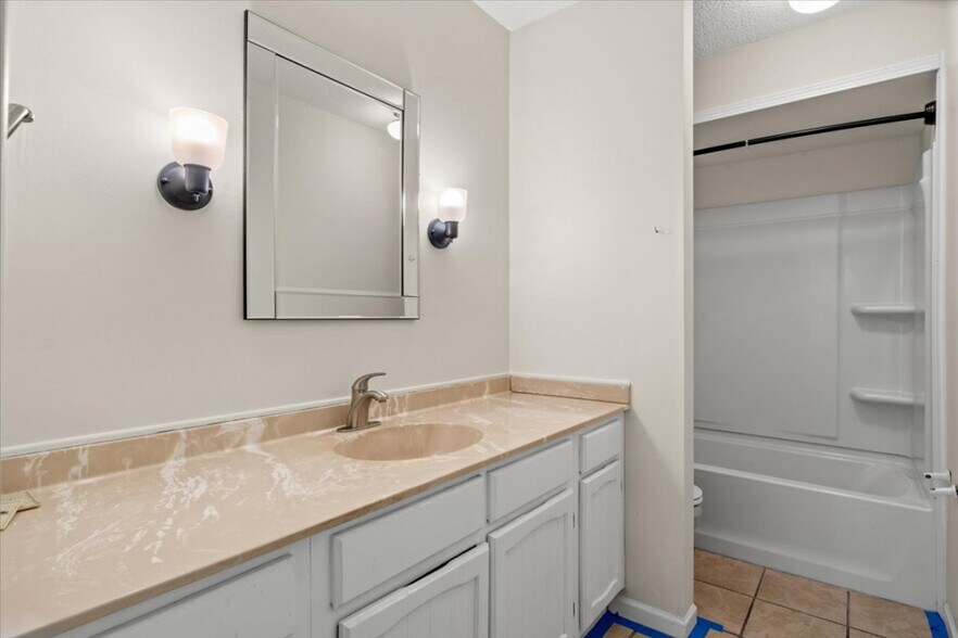 Building Photo - 488 Greenview Dr