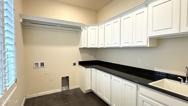 Building Photo - 12408 Fresh Water Dr