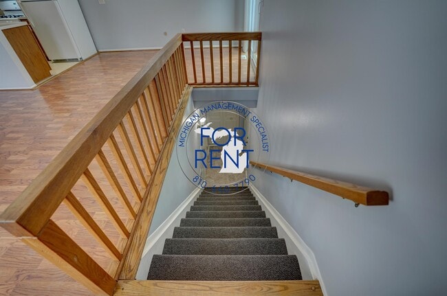 Building Photo - 9435 N Parkwood Dr
