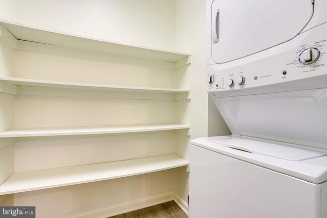 Building Photo - 3800 Fairfax Dr