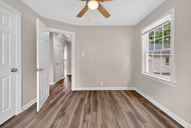 Building Photo - 816 Martin Ave