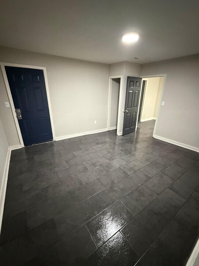 Building Photo - 744 Baltimore St