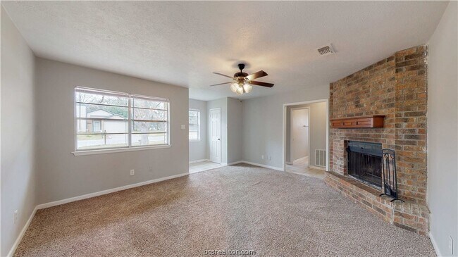 Building Photo - 1107 Braeswood Dr