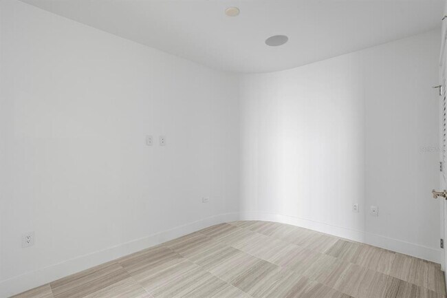 Building Photo - 3015 S Ysabella Ave