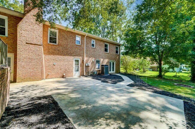 Building Photo - Fully Remodeled Ranch Style Home In South Park! (Landscaping Included)