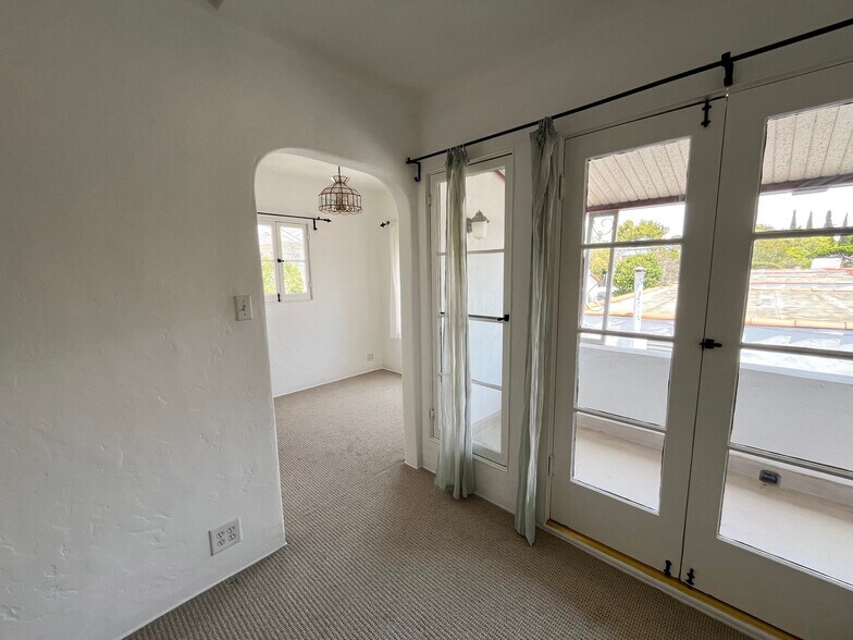 Balcony doors and dinning nook - 1617 California Ave