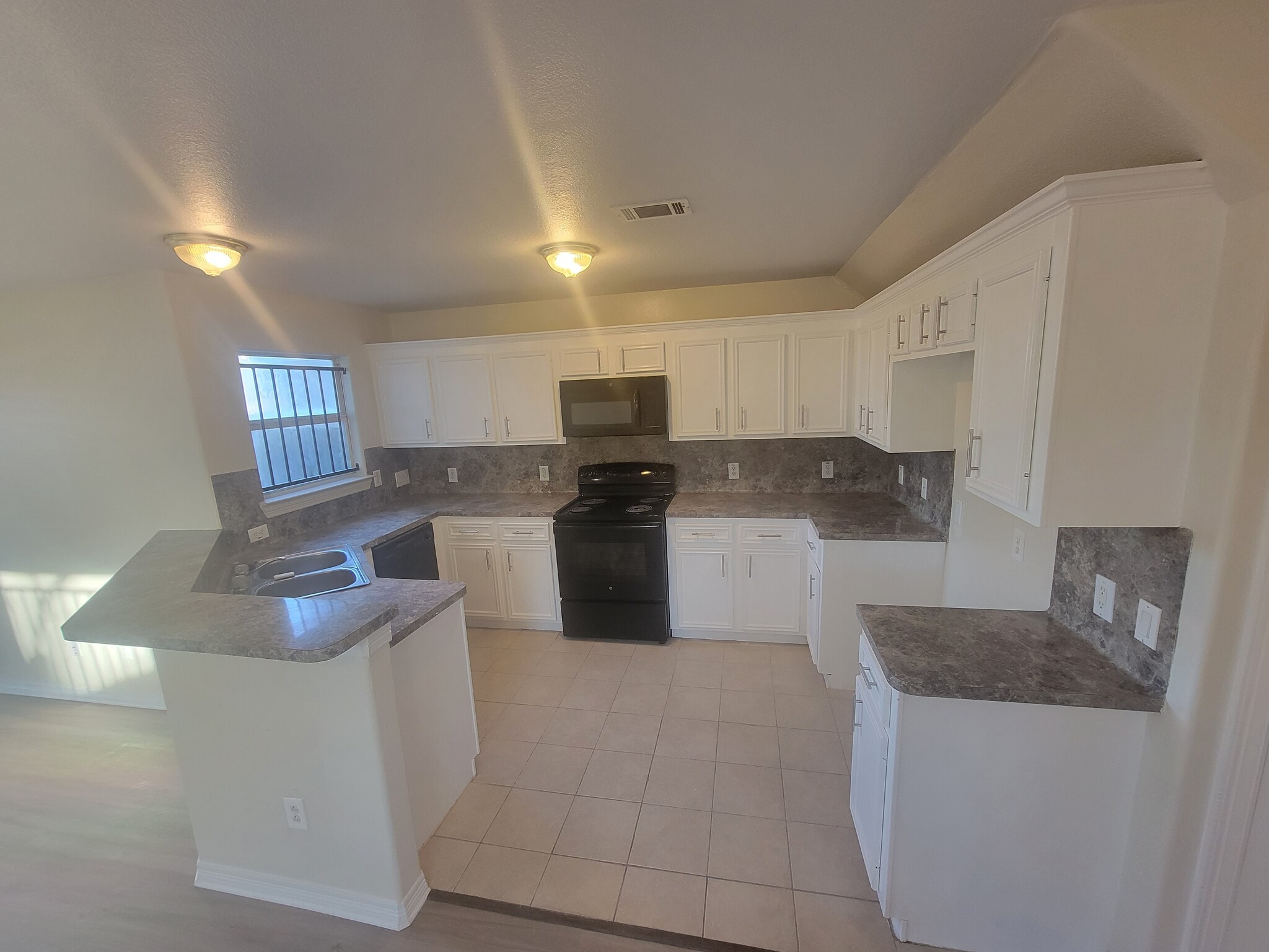 Building Photo - 3813 Lydia St