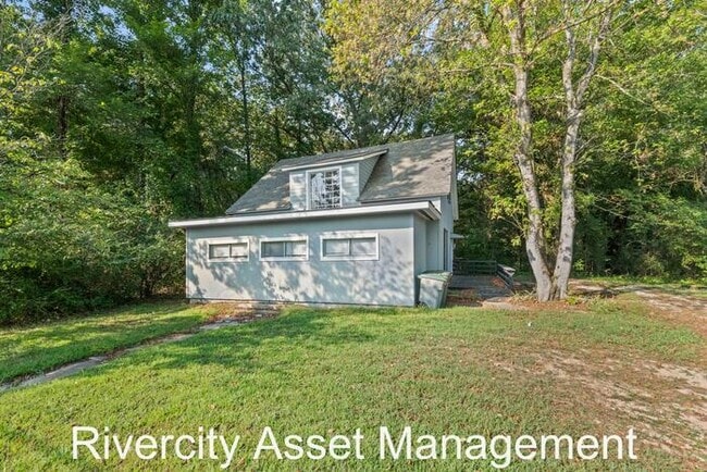 Building Photo - You Don't Want To Miss This One!!!!! It Is A Must See!!!!!! PRICE REDUCTION, SECTION 8 WELCOMED!!!!