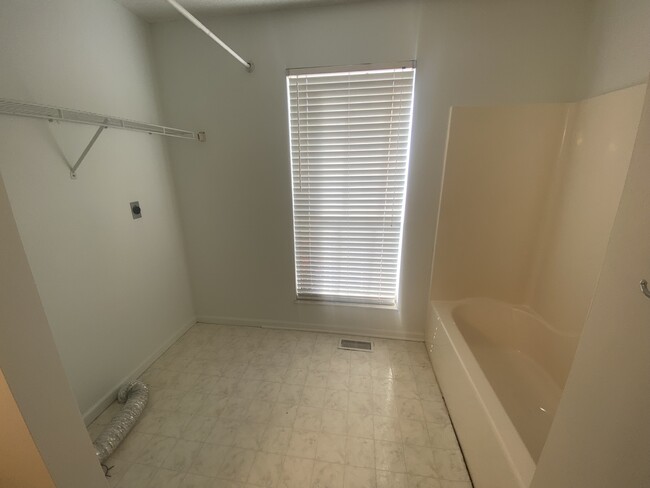 2nd bathroom with washer/dryer - 1464 Waynesboro Ln