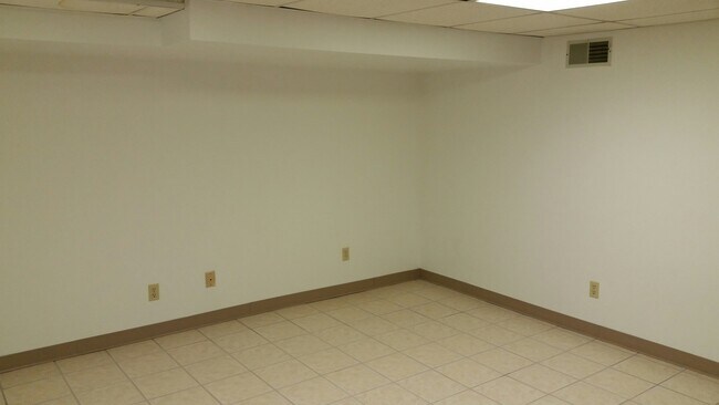 Building Photo - 112 E 5th St