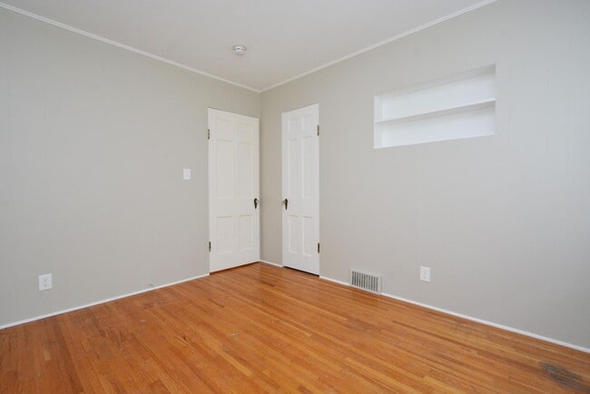 Building Photo - Beautiful 3-Bedroom 1.5-Bathroom Available...