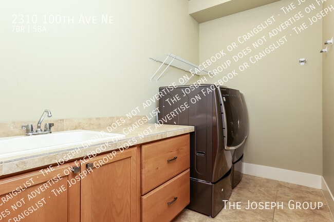 Building Photo - 2310 100th Ave NE