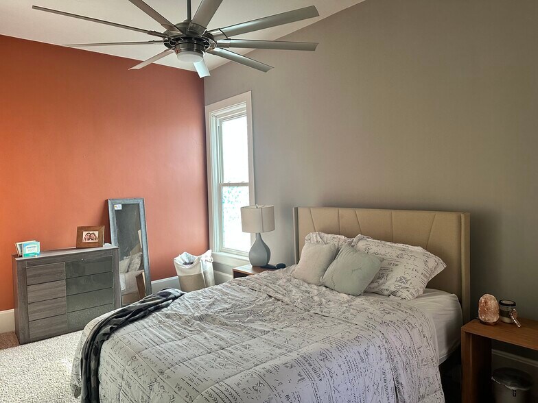 Master bedroom - 1633 Main St