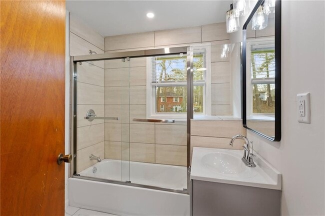 Building Photo - 798 Bank St SE