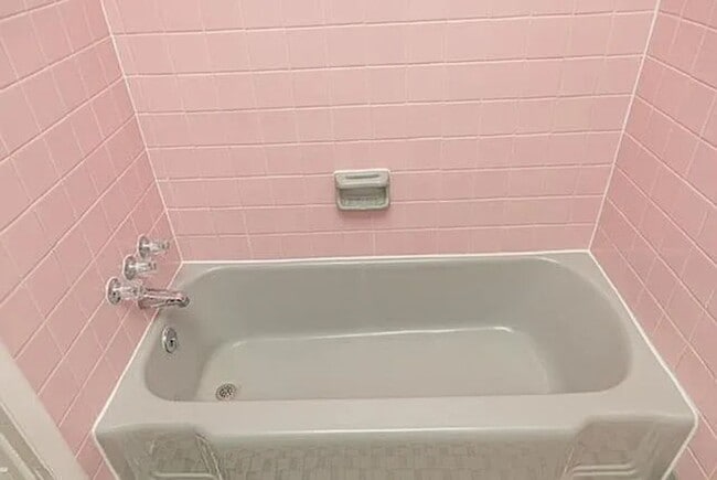 Building Photo - Stunning 3-Bedroom Townhome with One-Car Garage! Available NOW!