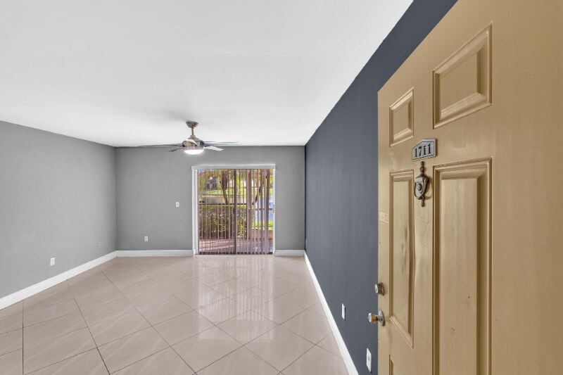 Building Photo - 1255 SW 46th Ave