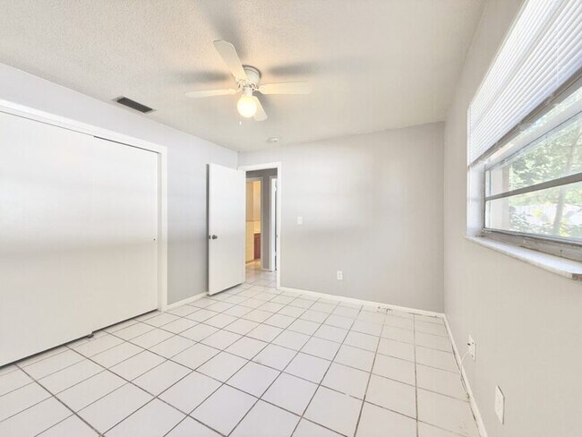 Building Photo - 972 San Christopher Dr