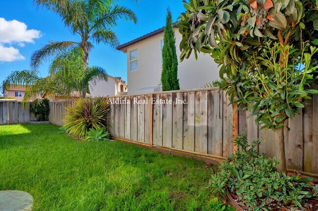 Building Photo - Monte Bella Community
