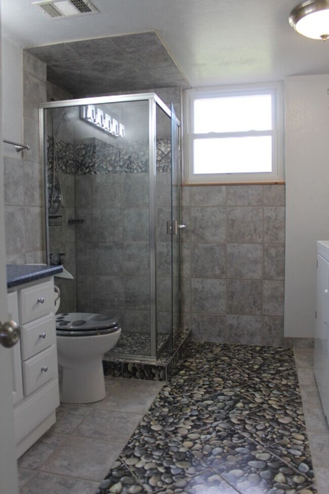 Building Photo - Columbine Hills - 3 BR/2 1/2 BA Home!