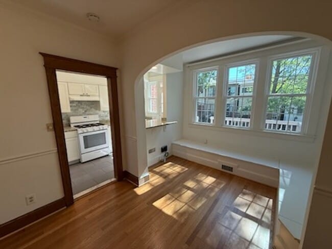 Building Photo - UPDATED 4/BR in Glover Park!