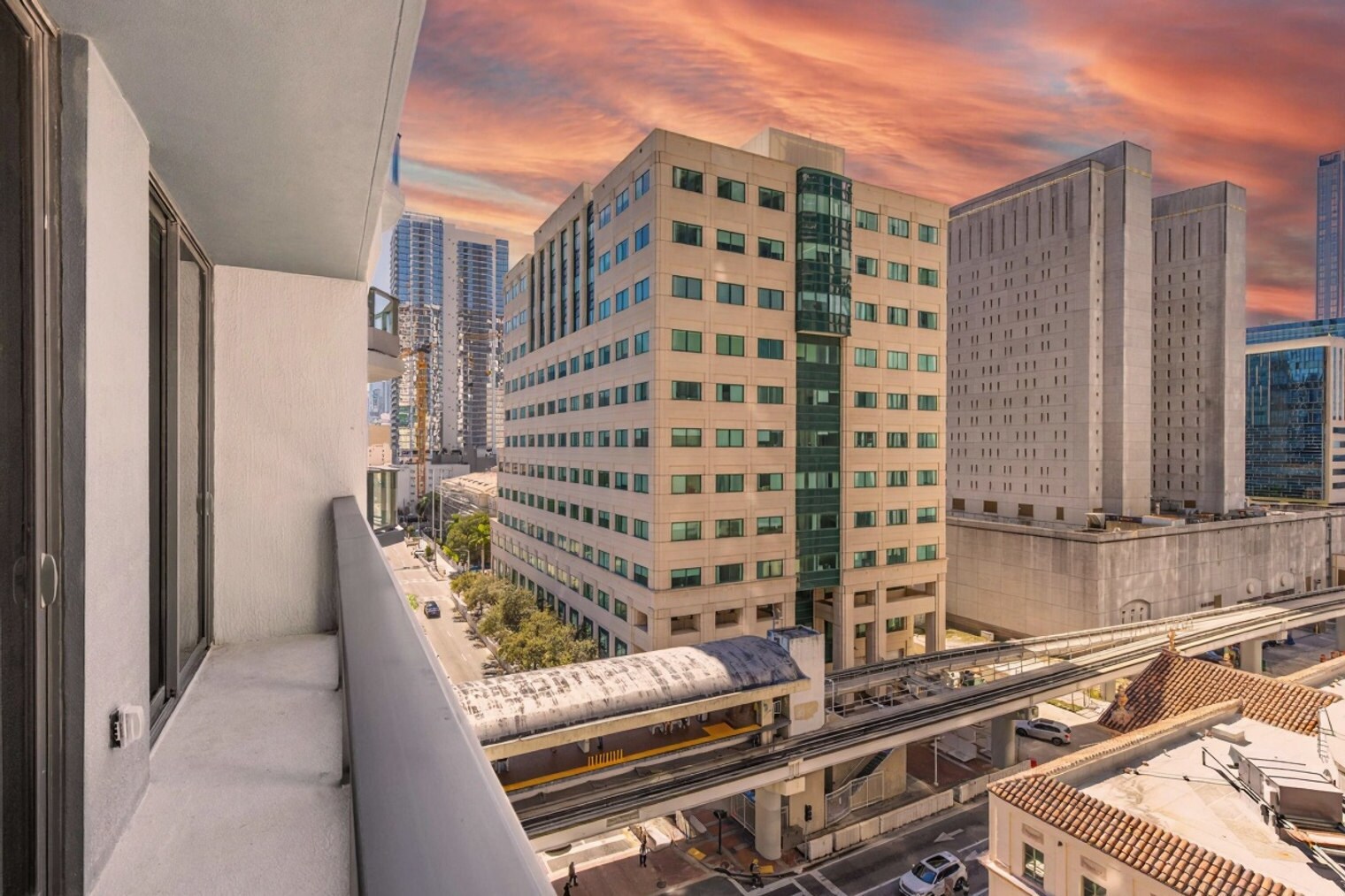 Building Photo - 501 NE 1st Ave