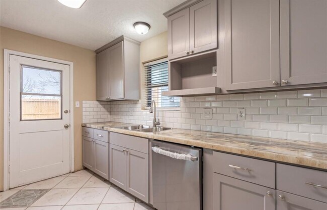 Building Photo - 1350 Strawberry St