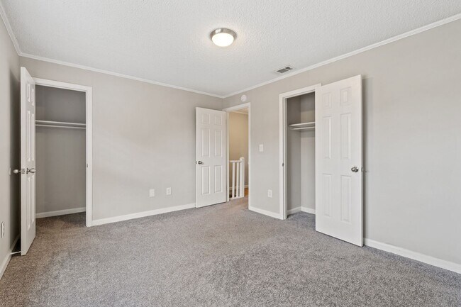 Building Photo - 9 Hayti Ln