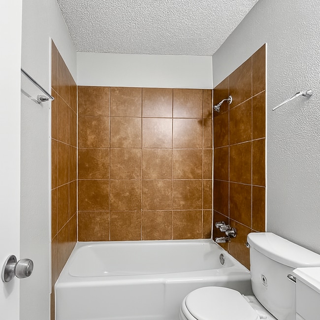 Building Photo - Pet-Friendly 5BR/2BA Home w/ Garage & Fenc...
