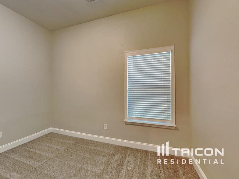 Building Photo - 1221 Heartwood Ave
