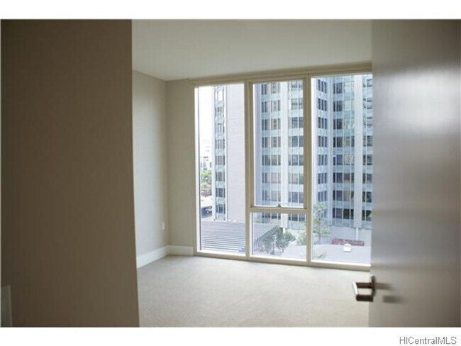 Building Photo - Allure Waikiki - 2 bedroom, 2 bath with 1 ...