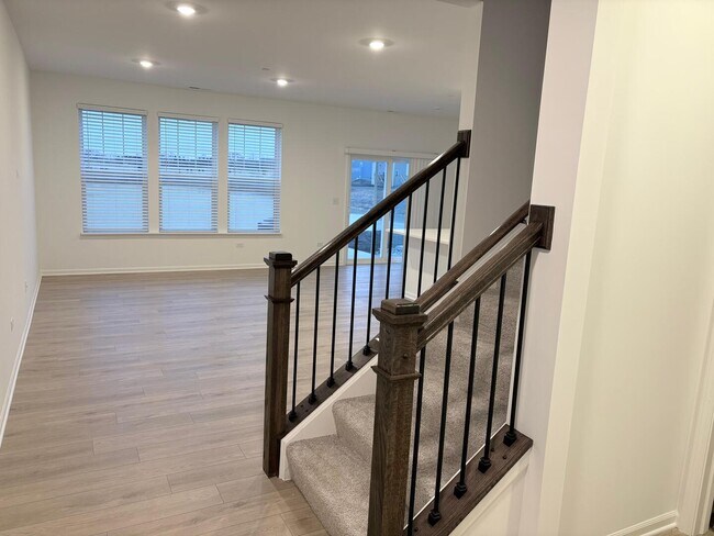 Building Photo - 460 Hathaway Ln