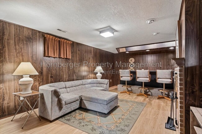 Building Photo - 219 N Mitchell Dr