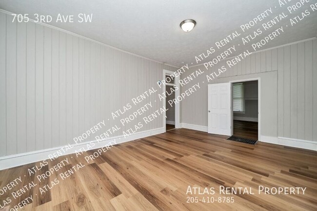 Building Photo - 705 3rd Ave SW