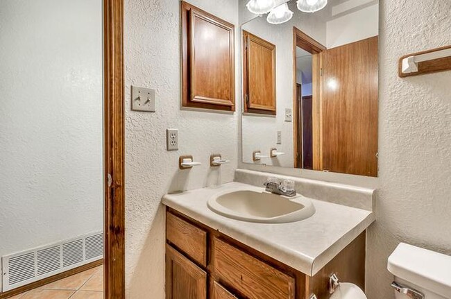 Building Photo - 4886 Maureen Cir
