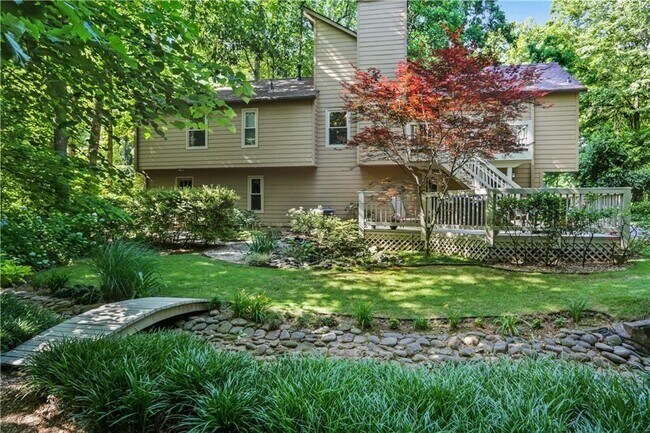 Building Photo - 2138 Carlyle Dr