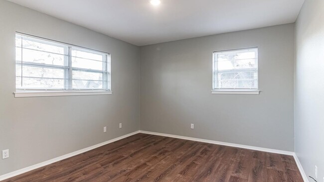 Building Photo - 1822 Greenwood Ln