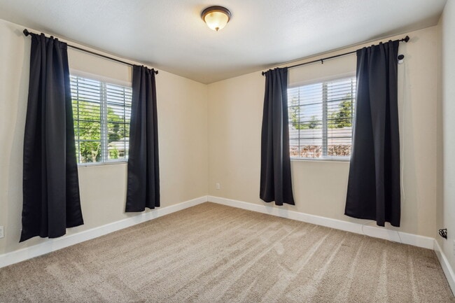 Building Photo - 3004 Portola Way