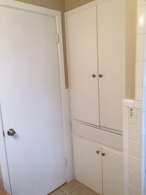 Building Photo - Huge Updated 4 Bedroom/2 Bath/2 Living Room House close to TTU - Available AUGUST