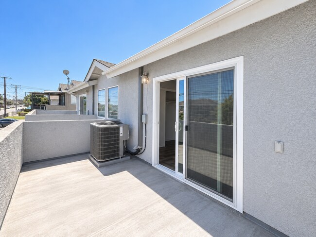 Building Photo - 20703 Roseton Ave