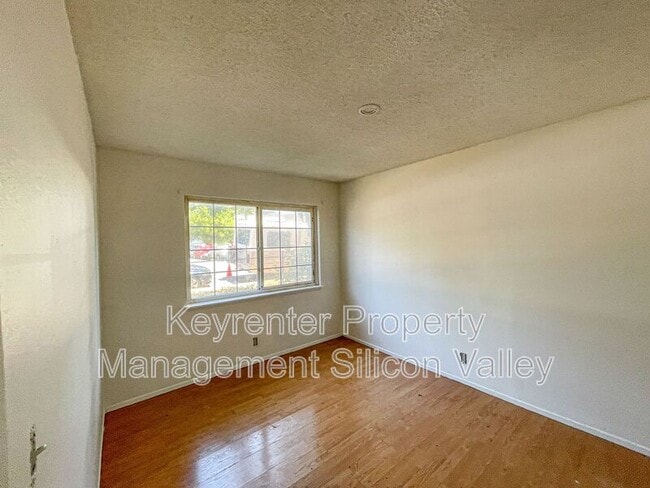 Building Photo - 865-867 N 15th St