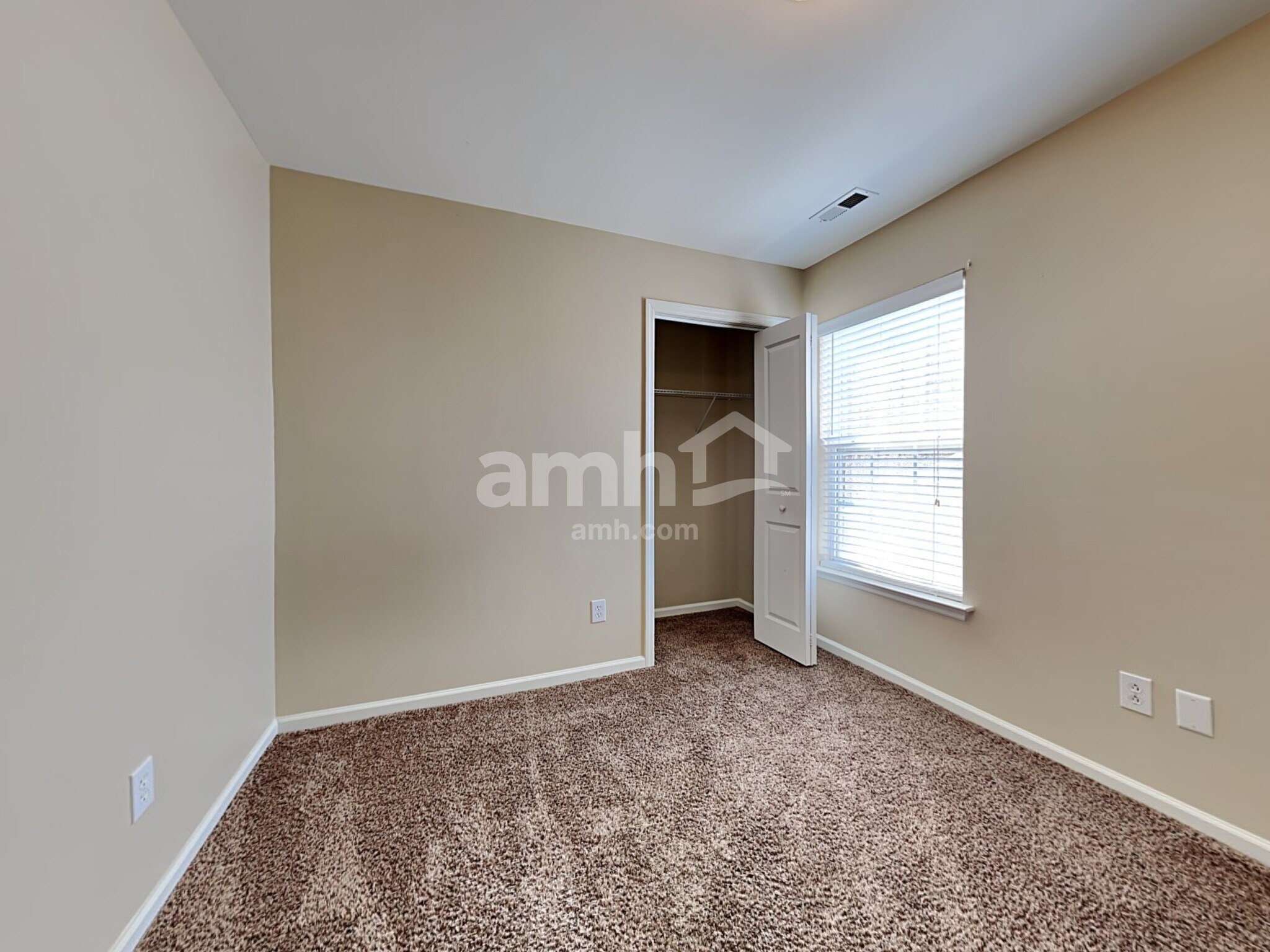 Building Photo - 577 English Oak Cir