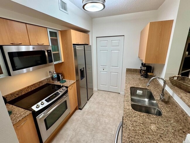 Building Photo - 625 Casa Loma Blvd