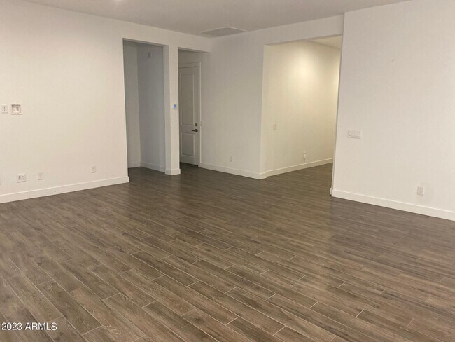 Building Photo - 7218 W Pinnacle Vista Dr
