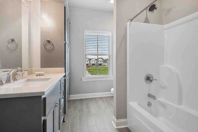 Building Photo - 3 Bedroom Furnished Rental Near LSU|All utilities included|Short Term & Long Term Options Available