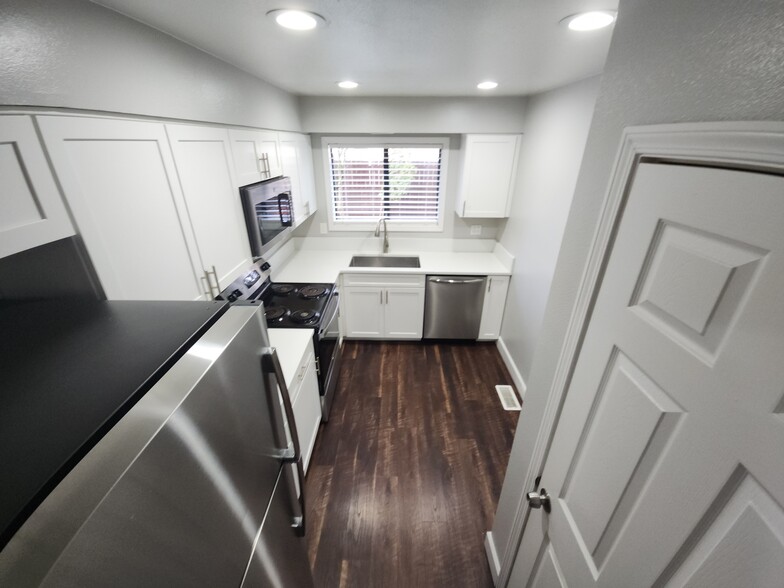 Building Photo - 38 NE 143rd Ave