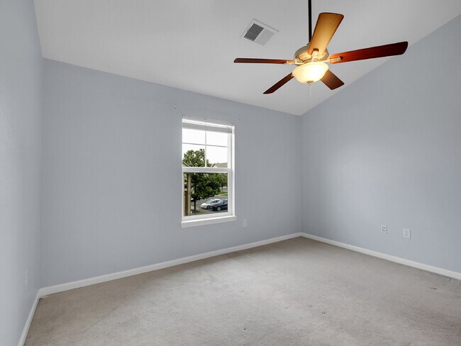 Building Photo - $1,750.00, Gorgeous 2-bed, 2-bath condo located in Aurora.