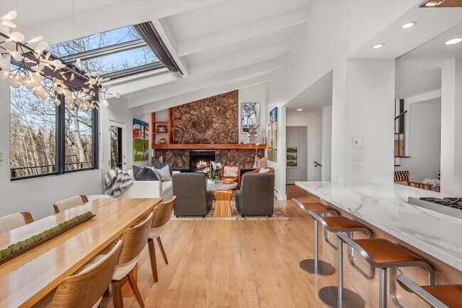 Building Photo - 262 Eastwood Rd